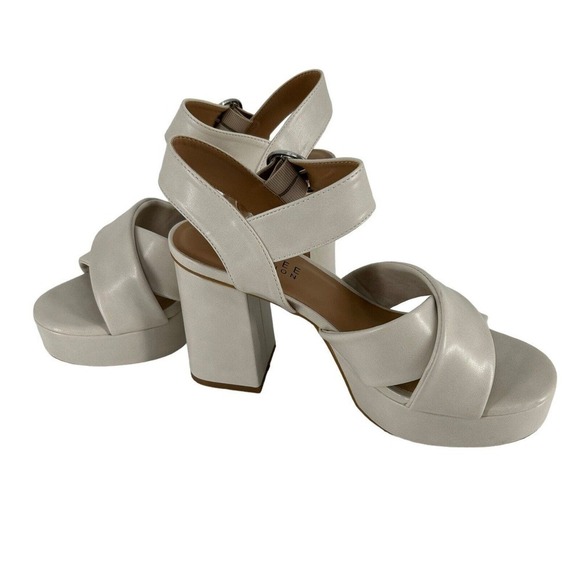Journee Collection Womens Akeely Foam Mid Heel Platform Sandals Sz 9.5 Note Flaw - Picture 1 of 16